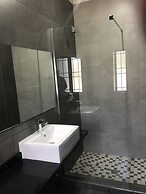 La Orchard Hotel