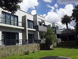 La Orchard Hotel