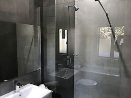La Orchard Hotel