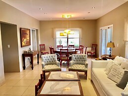 Acogedora Casa En Exclusivo Barrio