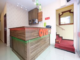 OYO 44029 Tudor Home Inn