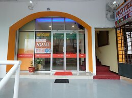 OYO 44029 Tudor Home Inn