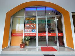 OYO 44029 Tudor Home Inn