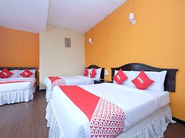 OYO 44029 Tudor Home Inn