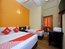 OYO 44029 Tudor Home Inn