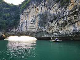 Dragon Bay Cruises