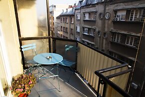 Basco Central Apartment Cloud