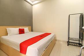 RedDoorz near Klaten Train Station
