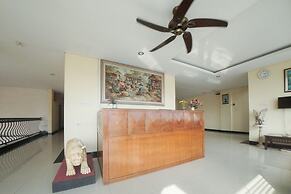 RedDoorz Plus near Green Pramuka Square Mall
