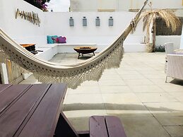Aloha Beach House H