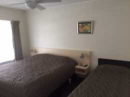 Castle Court Motel