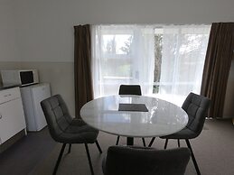 Castle Court Motel