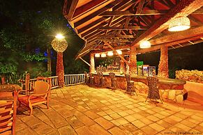 The Rainforest Geo Lodge