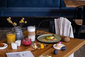 Sunrose 7 - Gourmet & SPA Hotel (16+)