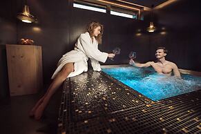 Sunrose 7 - Gourmet & SPA Hotel (16+)