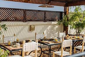 Riad NayaNour