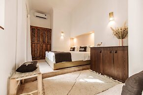 Riad NayaNour