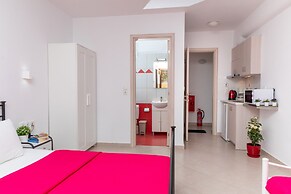 Naxos Diamond Studios Apartments