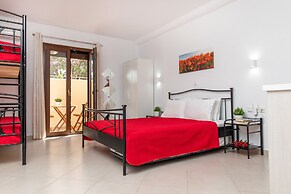 Naxos Diamond Studios Apartments