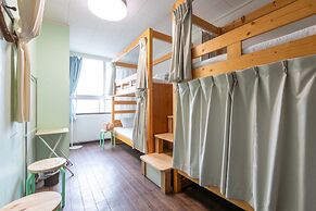 Almas Guest House - Hostel