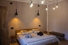 Shardan Guest House