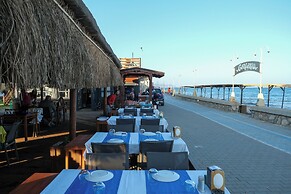 Gargaron Beach Hotel