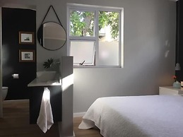 Central Claremont Garden Apartment