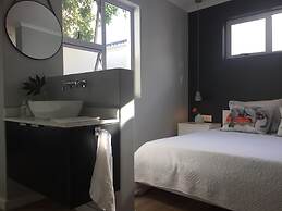 Central Claremont Garden Apartment