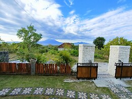 Hotra Hill Cottage