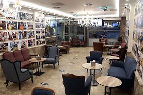 Al Madina Hotel