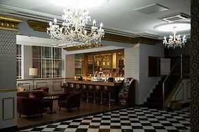 The Ladbrooke Hotel