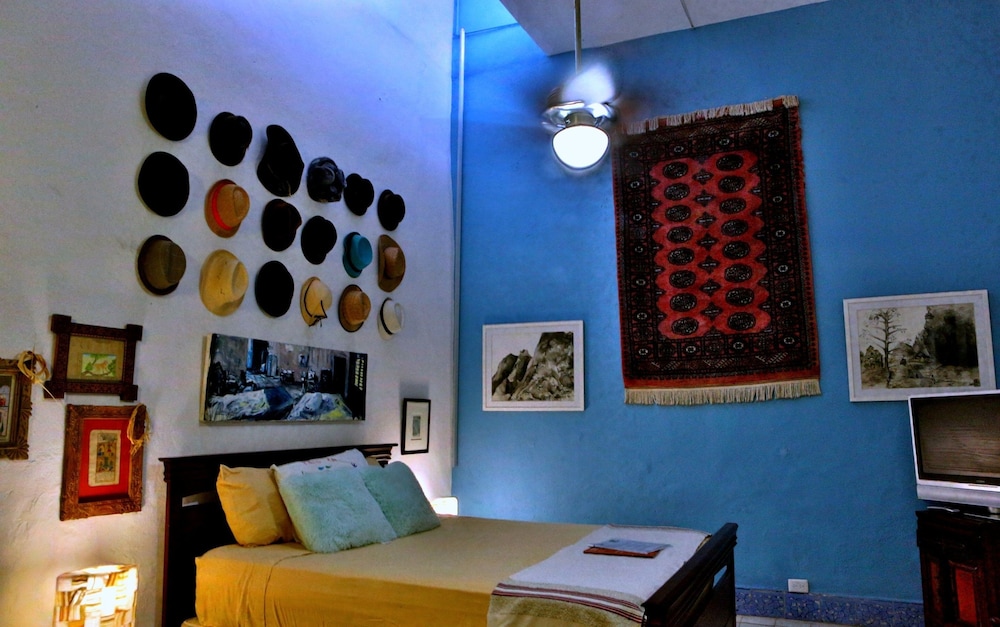 La Pantera Negra Gallery and B&B