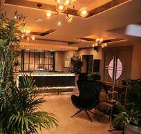 The Lansdowne Hotel
