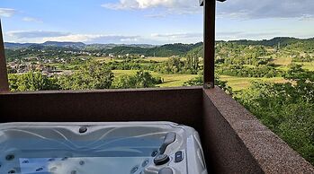 Viksa with Hot Tub