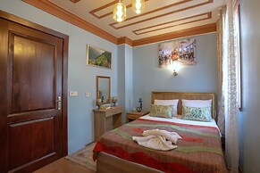 April Hotel