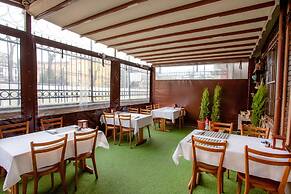 April Hotel