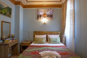 April Hotel