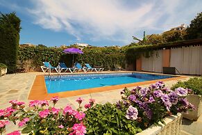 1053 Villa Seral