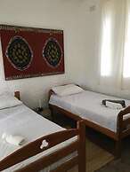 Nyangombe Backpackers