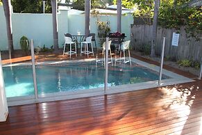 Beach bliss Queen bed BBQ Pool Netflix