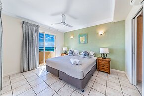 Ocean Views Galore - Airlie Beach