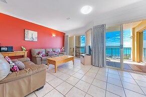 Ocean Views Galore - Airlie Beach