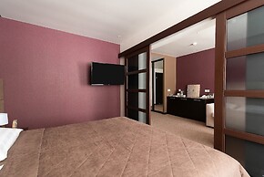 Sedanka Park Hotel