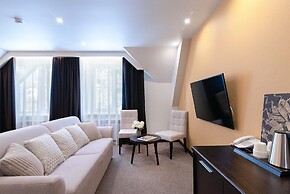 Sedanka Park Hotel