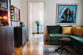 Crown Apartment