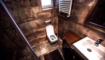 Crown Apartment