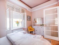 Crown Apartment