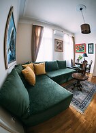 Crown Apartment
