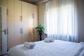 Crown Apartment