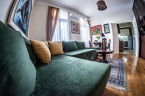 Crown Apartment